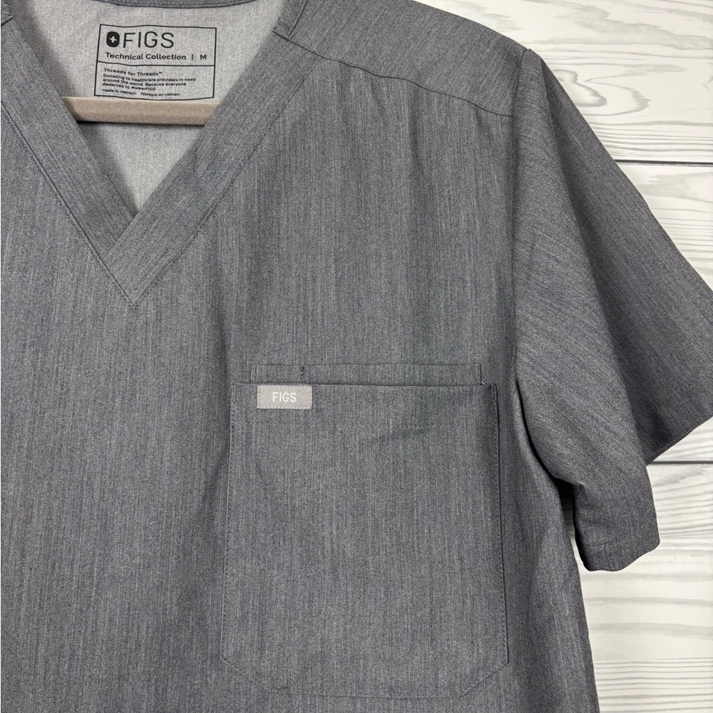 Figs Leon Three-Pocket Scrub Top Gray Shirt Nursing/Medical Size Medium - Picture 2 of 6